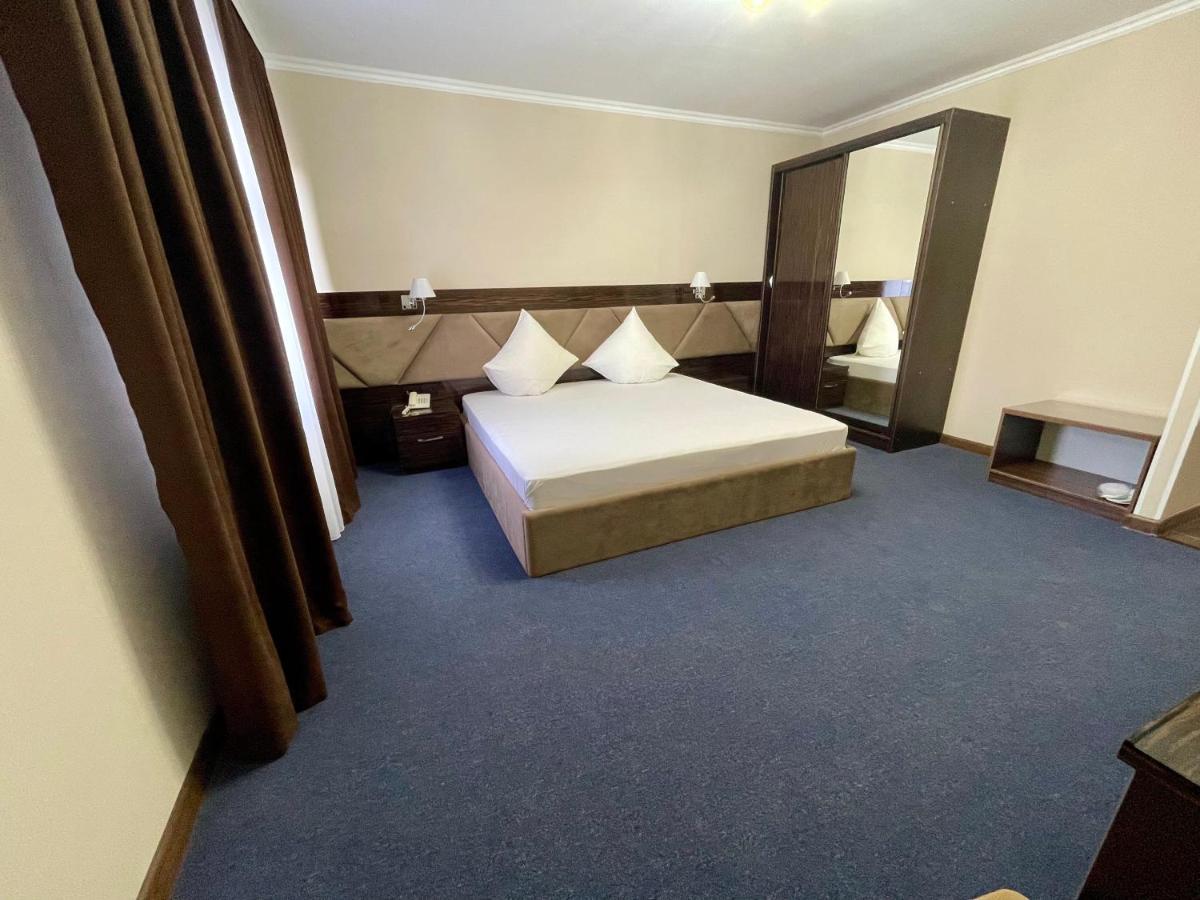 Atyraū Comfortplace מראה חיצוני תמונה